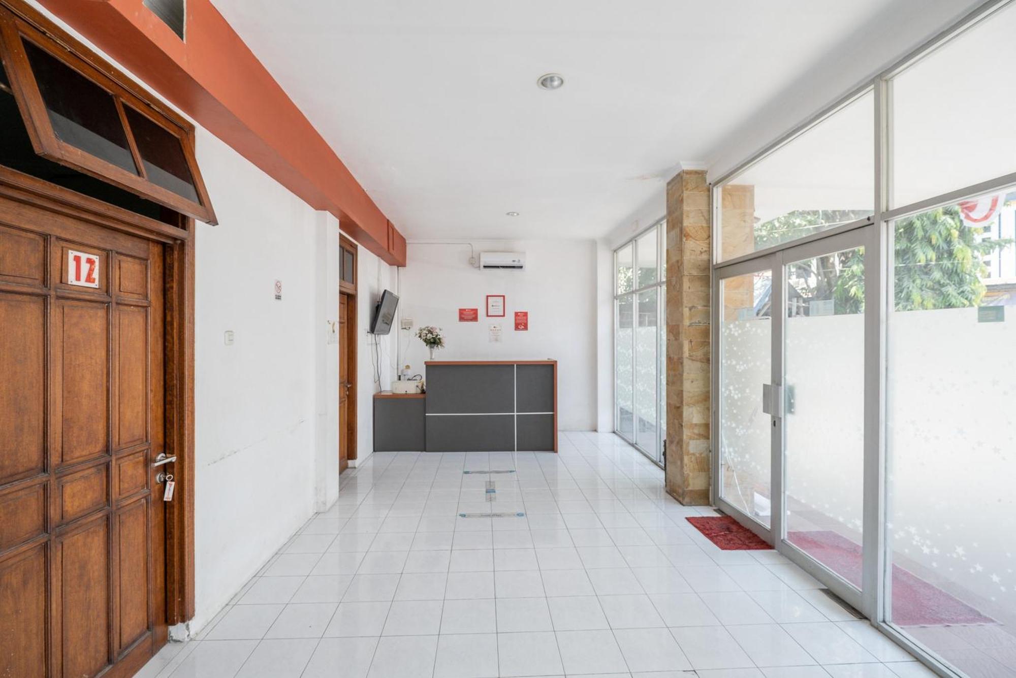 Reddoorz Plus @ Gunungsari Surabaya Kedurus Exterior photo