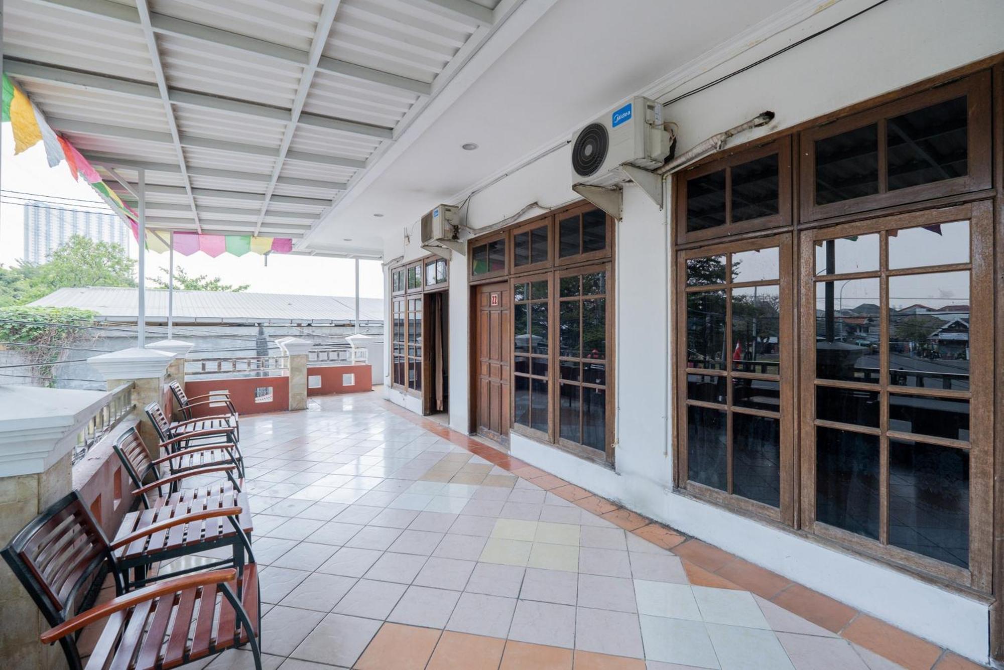 Reddoorz Plus @ Gunungsari Surabaya Kedurus Exterior photo
