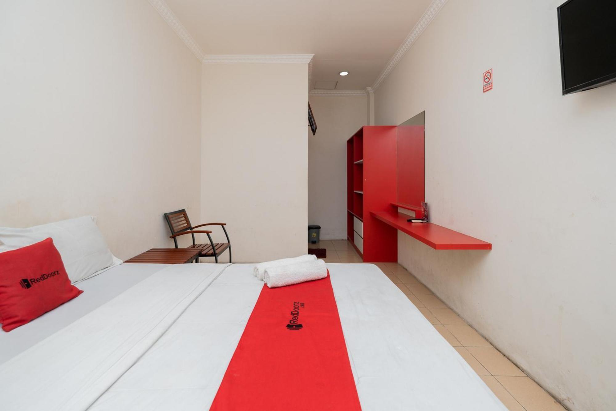 Reddoorz Plus @ Gunungsari Surabaya Kedurus Exterior photo