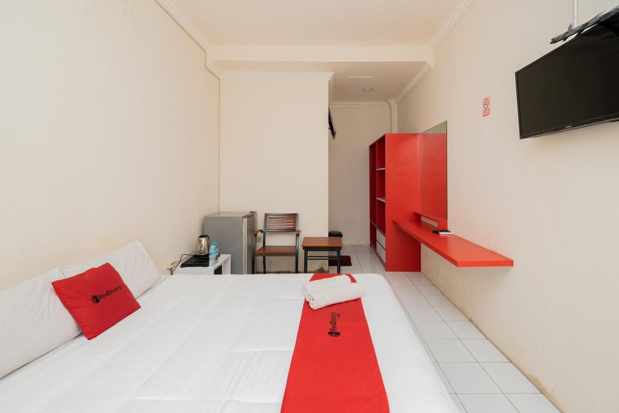 Reddoorz Plus @ Gunungsari Surabaya Kedurus Exterior photo