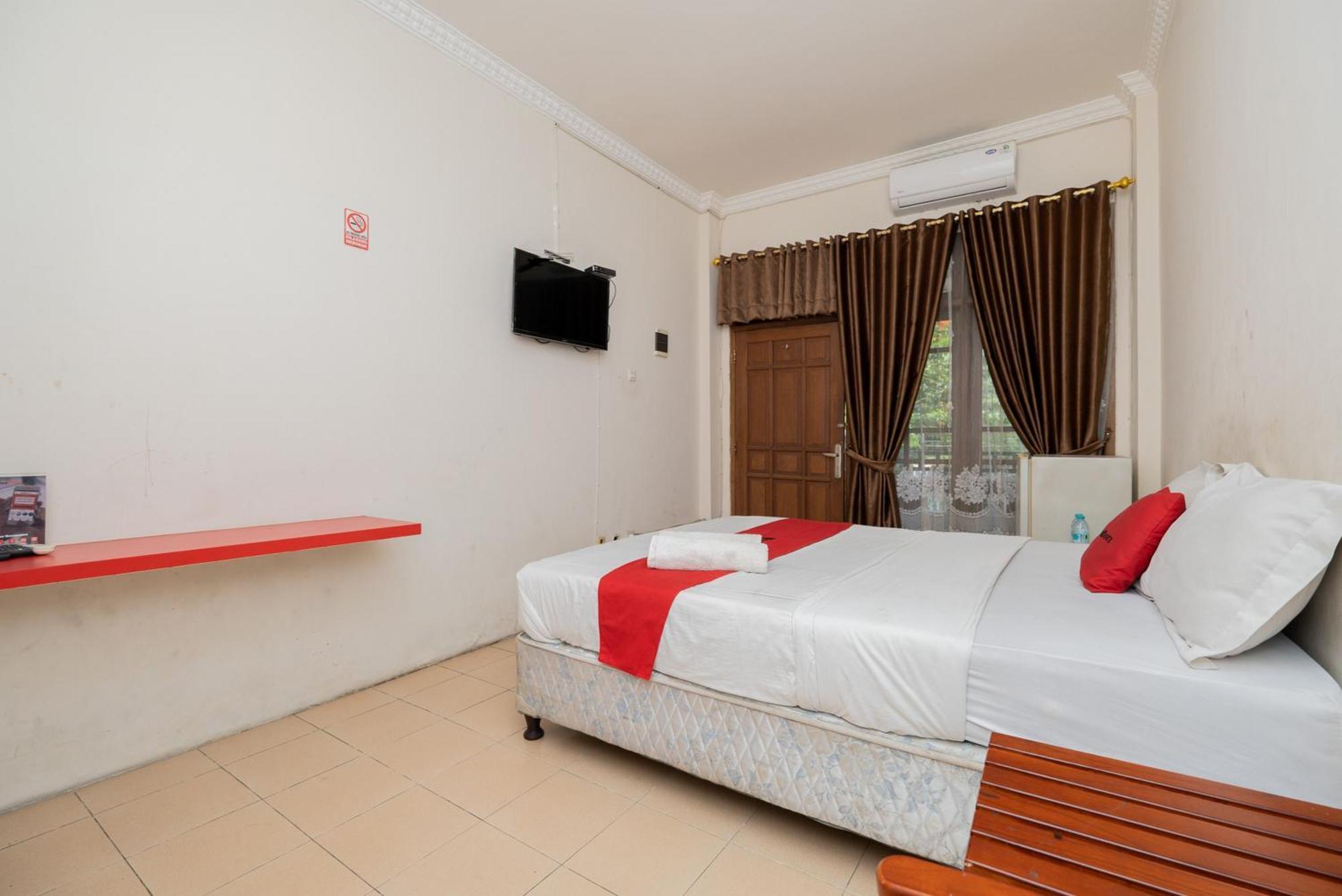 Reddoorz Plus @ Gunungsari Surabaya Kedurus Exterior photo